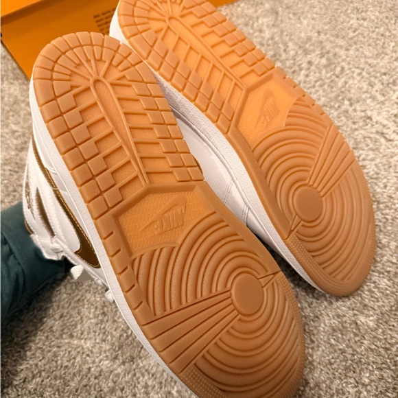 Nike Jordan Air 1 Retro Women's White and Metallic Gold High-Top Sneakers - Picture 5 of 5